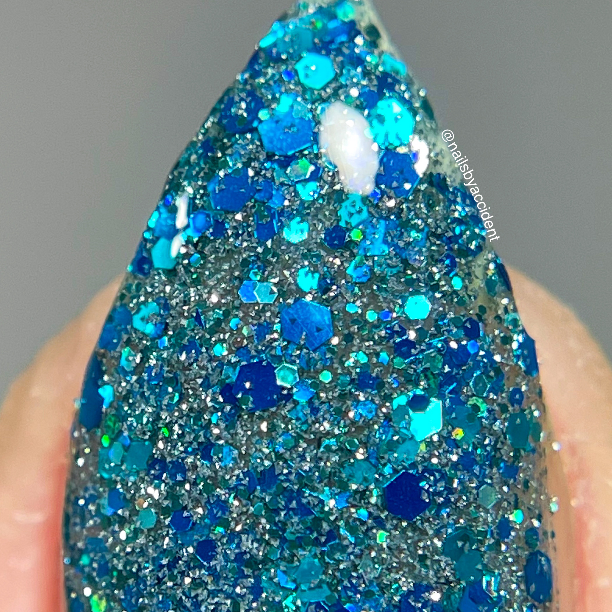 Devotion Ocean - Blue Reflective Glitter Nail Polish - Love Affair Trio - Dam