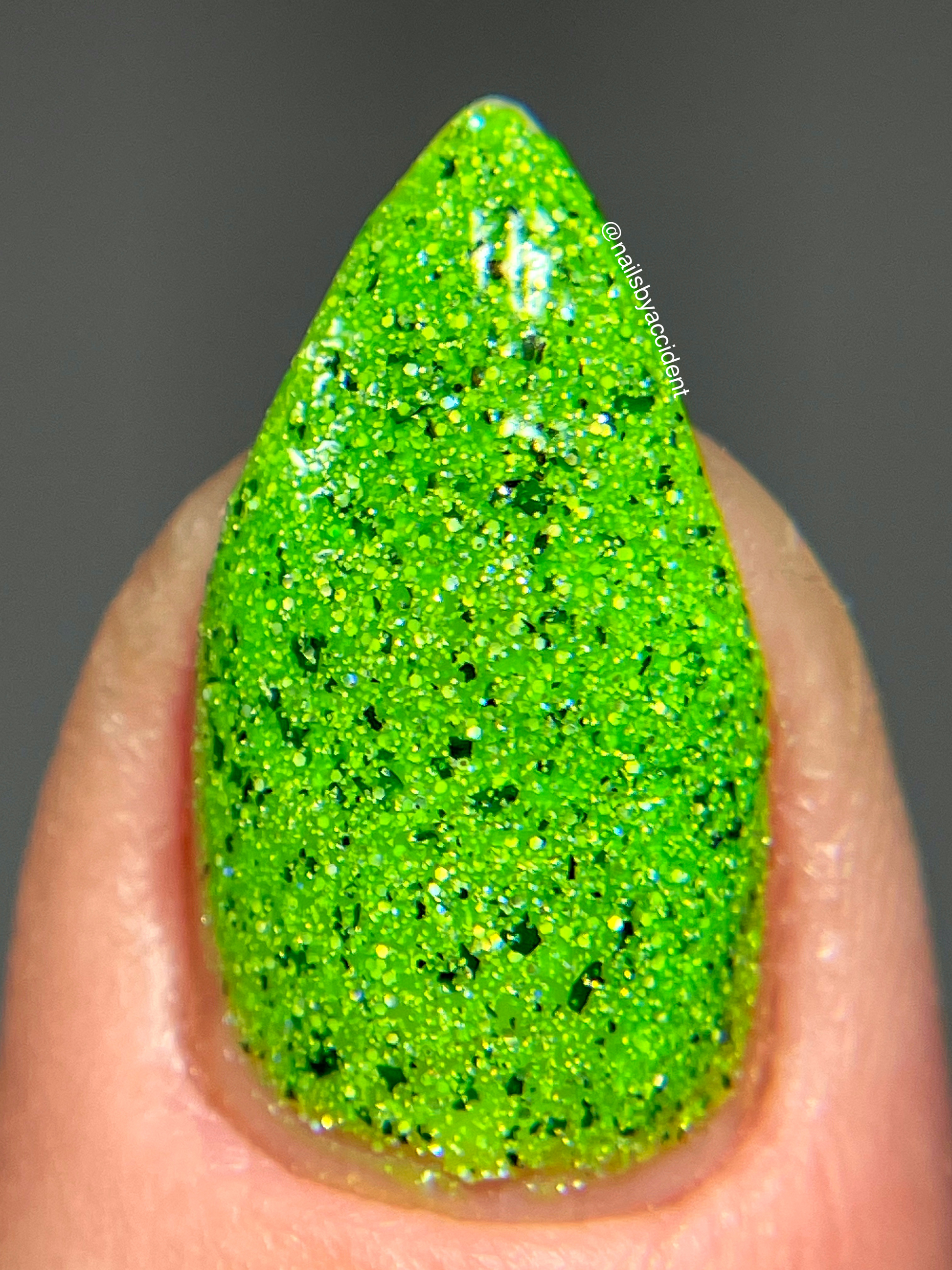 Glitter Lime Green Nails 2025: Fresh & Flashy